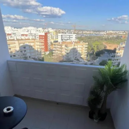 1-bed - Sleeps 4 - Free Parking Apartment