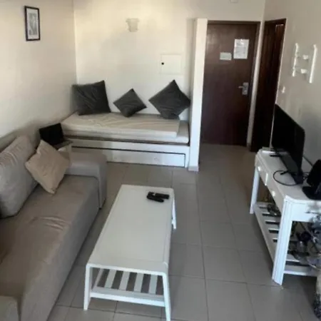 1-bed - Sleeps 4 - Free Parking 波尔蒂芒