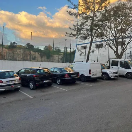 1-bed - Sleeps 4 - Free Parking *