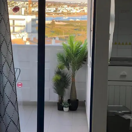 1-bed - Sleeps 4 - Free Parking 波尔蒂芒