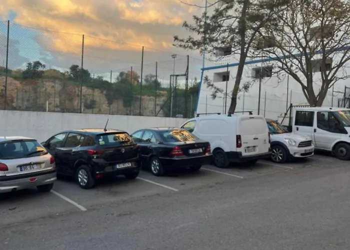 1-bed - Sleeps 4 - Free Parking *